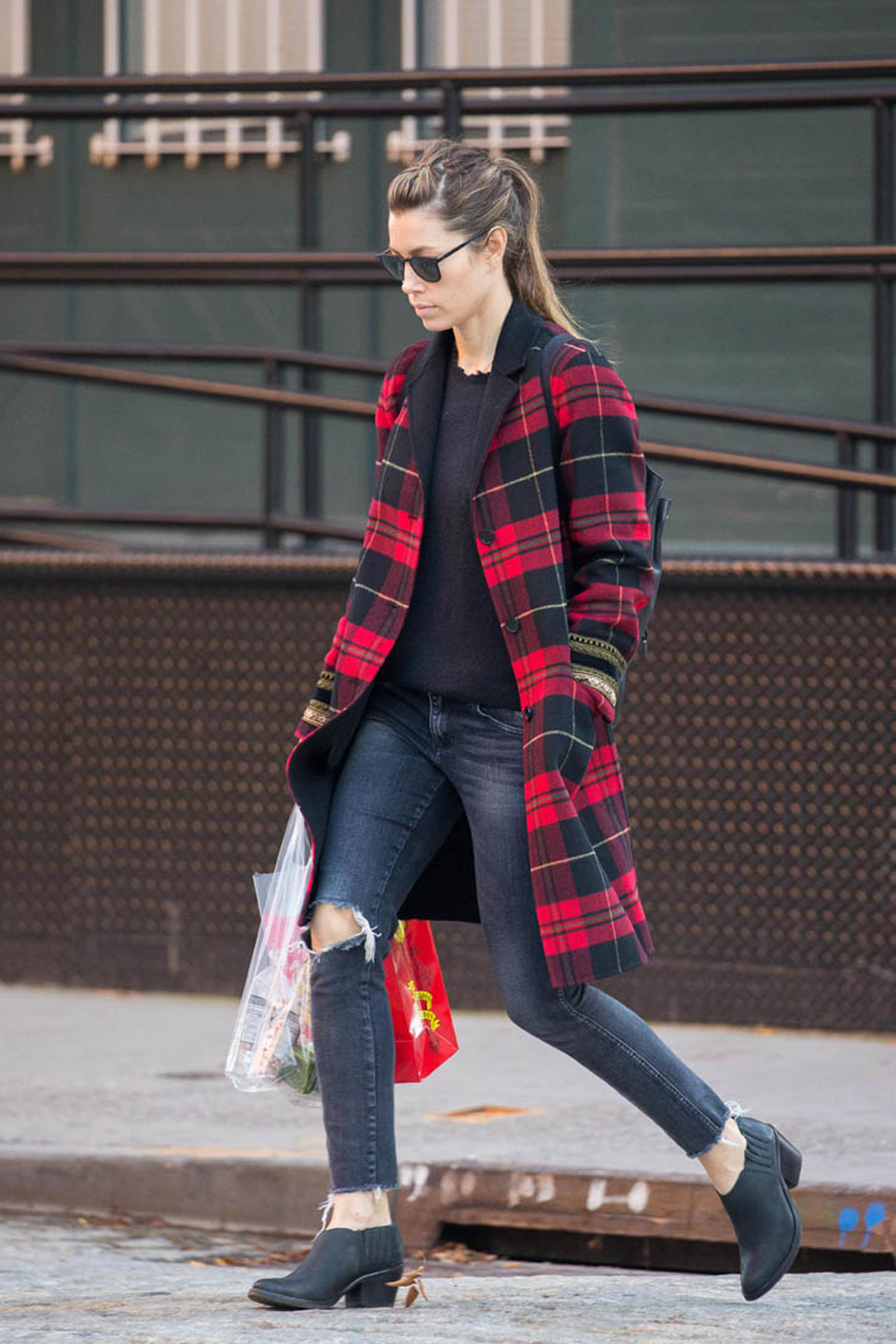 jessica-biel-red-buffalo-flannel-coat-2 jessica-biel-red-buffalo-flannel-coat-2